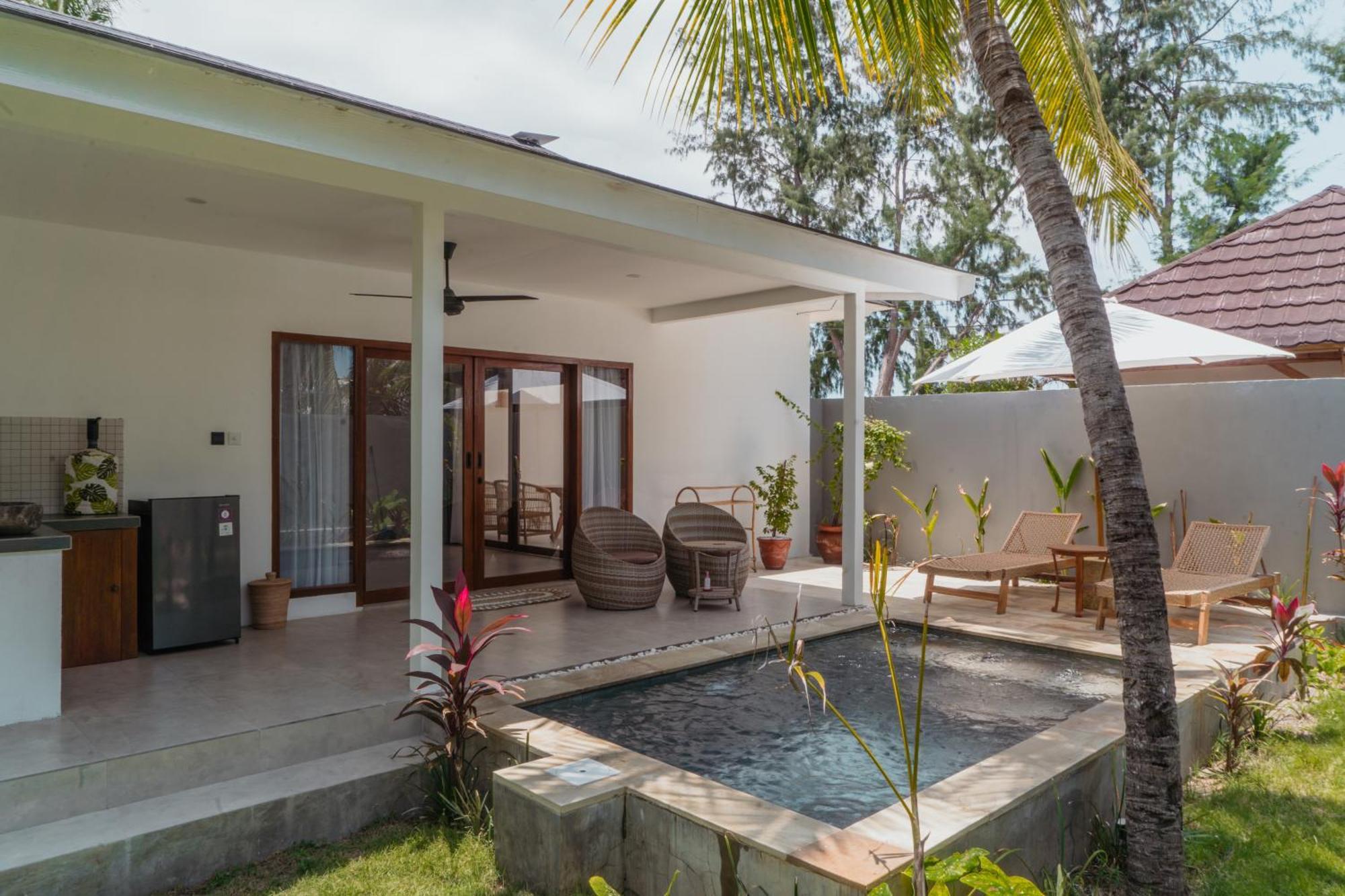Sunscape Villa - Beachfront And Private Pool Gili Air Exterior foto